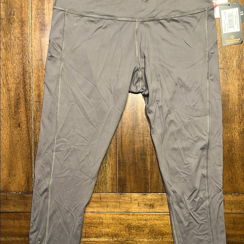 Tommiecopper Gray Women's Capri Leggings